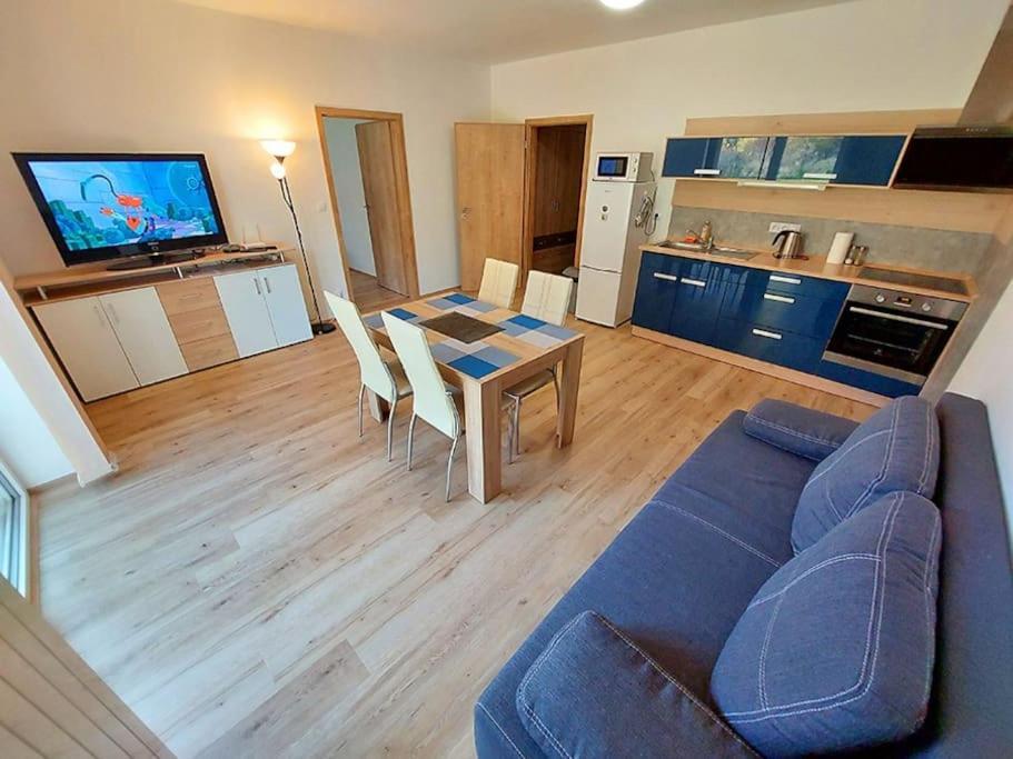 Moderni Apartman Horni Marsov - By Alka Luaran gambar